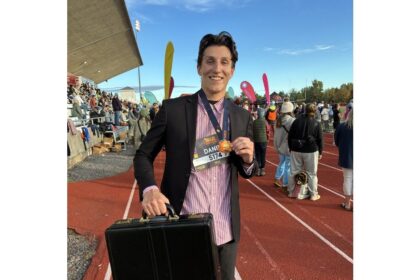 halifax-resident-runs-5k-in-suit,-carrying-briefcase-after-fantasy-football-loss