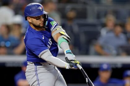 bichette-still-out,-scherzer-and-bassitt-active-for-blue-jays-in-alcs-against-mariners