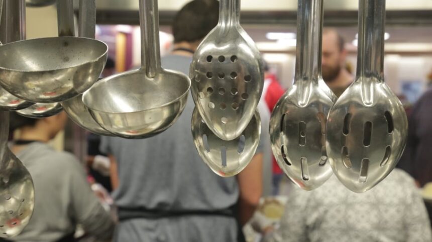 feast-for-1,000:-inside-an-ottawa-shelter-prepping-a-giant-thanksgiving-dinner