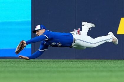 toronto-blue-jays-rally-to-tie-game-2-of-alcs-3-3