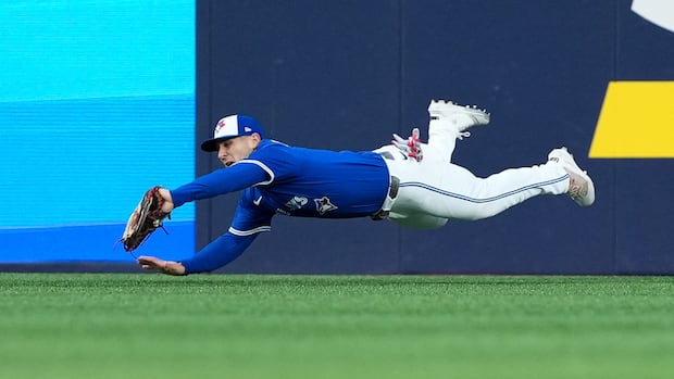 toronto-blue-jays-rally-to-tie-game-2-of-alcs-3-3