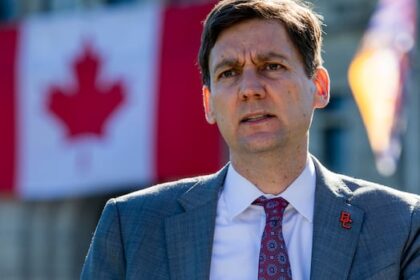 bc-premier-demands-federal-support-for-forestry-workers-amid-new-us.-tariffs-on-lumber