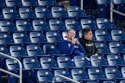 blue-jays-fans-express-disappointment,-hope-after-game-2-loss-against-mariners