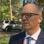 winnipegs-mayor,-security-guard-help-to-save-overdosing-man-outside-city-hall
