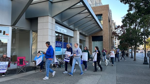 bc.-government’s-professional-workers-to-expand-strike-after-talks-break-down