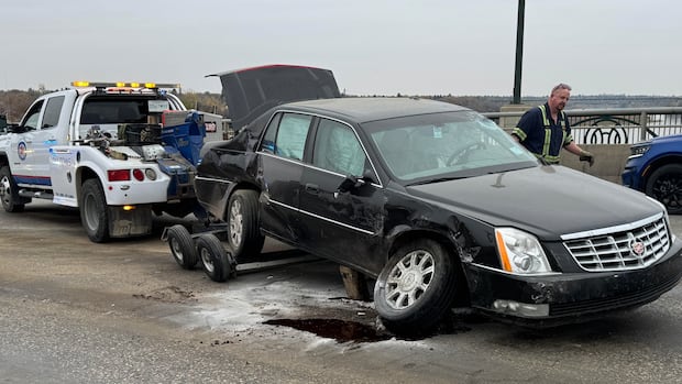 dashcam-video-shows-car-crash-on-saskatoon’s-university-bridge