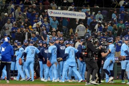 toronto-blue-jays-notch-1st-alcs-win,-hammering-seattle-mariners-13-4-in-game-3