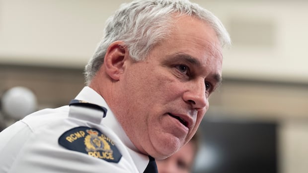 poilievre-blasts-despicable-rcmp-leadership,-accuses-mounties-of-covering-up-for-trudeau