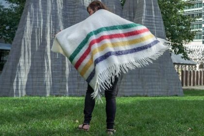 canadian-tire-will-start-selling-iconic-hudson’s-bay-blankets,-donating-proceeds-to-indigenous-fund