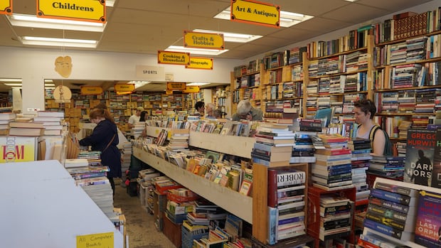 a-‘bittersweet’-ending-for-one-of-ottawa’s-last-used-book-stores