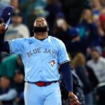 blue-jays-sink-mariners-8-2-to-win-game-4,-tie-alcs