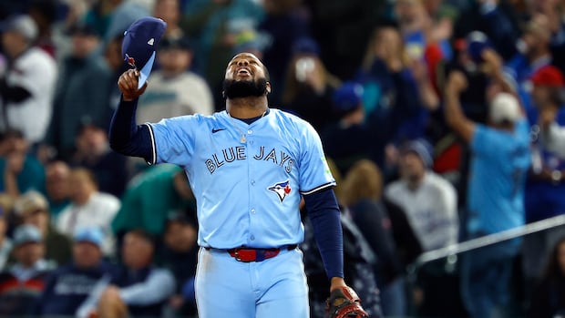 blue-jays-sink-mariners-8-2-to-win-game-4,-tie-alcs