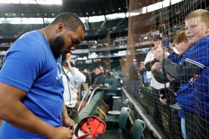 blue-jays-angling-for-3rd-win-against-mariners-in-alcs-game-5