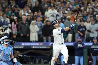 blue-jays-fall-to-mariners-6-2-in-game-5,-seattle-again-leads-alcs