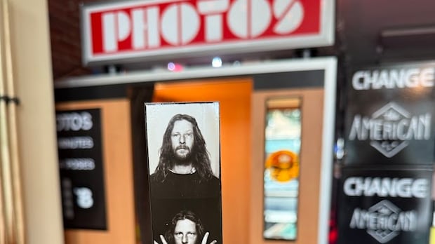 the-photo-booth-turns-100-this-year.-why-it’s-making-a-comeback-in-the-selfie-era