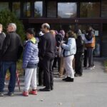 hundreds-line-up-at-kanata-health-clinic-for-chance-at-a-new-doctor