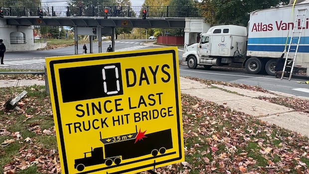 guessing-when-next-transport-truck-hits-nb.-walking-bridge-might-win-you-a-prize