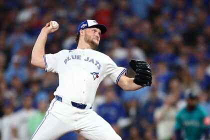 blue-jays-take-an-early-2-0-lead-against-mariners-in-game-6