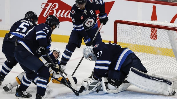 scheifele-sets-franchise-points-mark-as-jets-beat-preds-4-1
