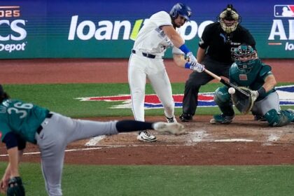 blue-jays-extend-lead-to-5-0-against-mariners-in-game-6