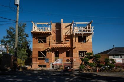 public-backlash-to-‘gigantic’-multiplex-homes-in-burnaby,-bc.,-has-council-scaling-back