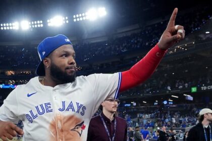 blue-jays-spring-back-to-life-with-6-2-game-6-win-against-seattle-mariners