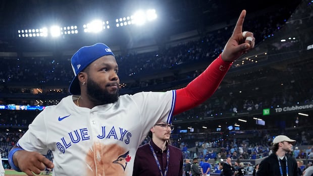 blue-jays-spring-back-to-life-with-6-2-game-6-win-against-seattle-mariners