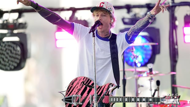 winnipeg-has-mixed-reaction-to-grey-cup-halftime-act,-but-some-see-value-in-mgk-performing