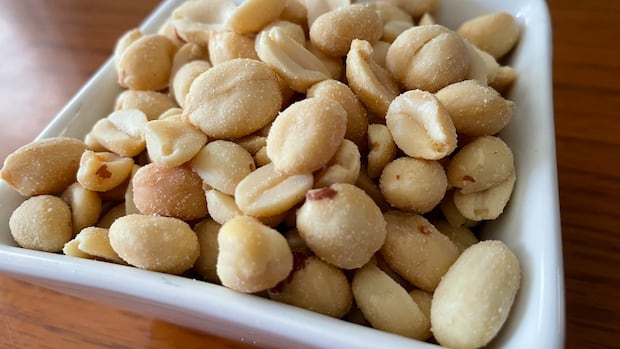 guidance-to-feed-babies-peanuts-early-in-life-helped-60,000-kids-avoid-allergies,-study-finds