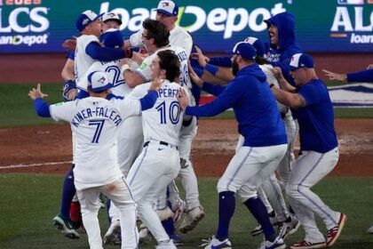 jays-down-mariners-in-game-7-of-alcs-to-send-toronto-to-world-series