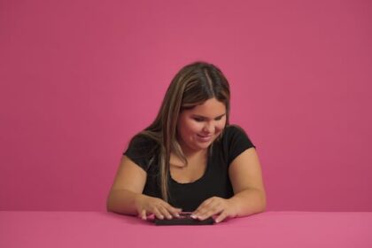 this-ontario-teen-inspired-tactile-makeup-for-blind-beauty-enthusiasts
