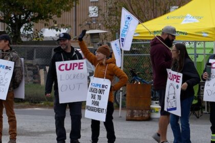 ‘it’s-impacting-our-kids’:-contract-dispute-in-squamish-in-its-3rd-week