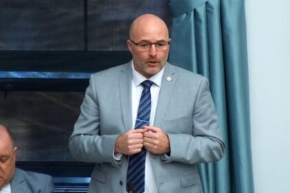 pei.-orders-new-policies-for-school-staff,-including-those-related-to-criminal-record-checks