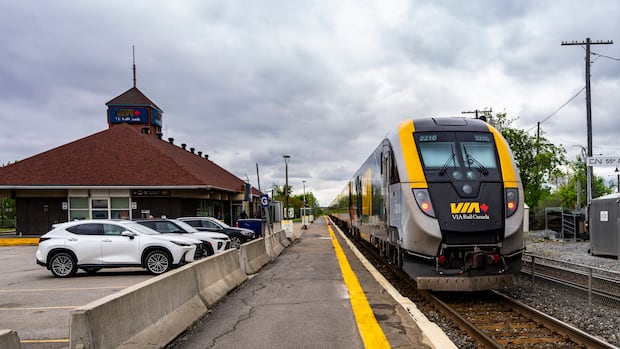 did-via-rail-get-more-expensive?-some-commuters-say-they’re-being-priced-out