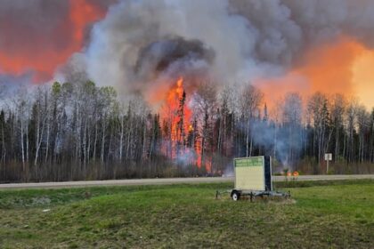 dozens-of-firefighting-positions-unfilled-when-manitoba-wildfires-began-in-may:-documents