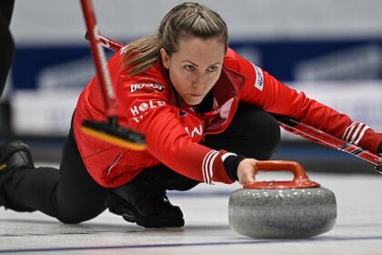 rachel-homan,-canadian-teammates-rally-for-3rd-consecutive-win-at-pan-continental-event