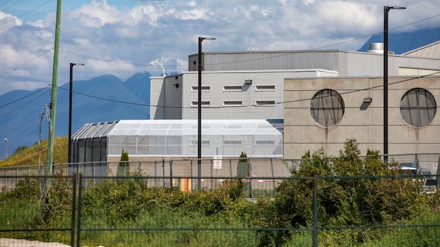 contraband,-inappropriate-relationship-with-inmate-alleged-in-charges-against-ex-jail-guard