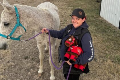 horses-helped-her-recover-after-a-brain-tumour-now,-she-pays-it-forward-at-her-sask.-ranch
