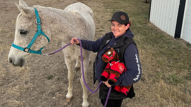horses-helped-her-recover-after-a-brain-tumour-now,-she-pays-it-forward-at-her-sask.-ranch