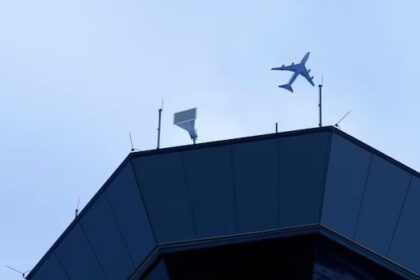 air-canada-tells-pilots-to-avoid-kelowna,-winnipeg-during-airport-tower-staff-shortages