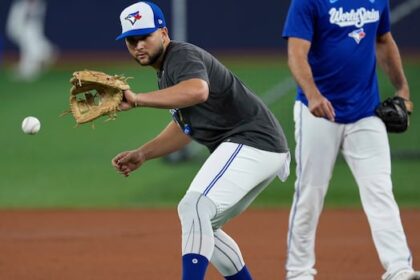 blue-jays’-bo-bichette-to-play-2nd-base-and-bat-cleanup-in-game-1