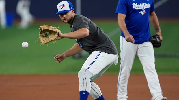 blue-jays’-bo-bichette-to-play-2nd-base-and-bat-cleanup-in-game-1