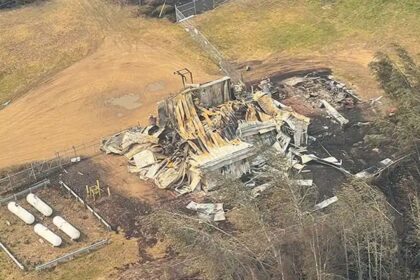 chipewyan-lake-first-nation-in-alberta-says-feds,-province-slow-to-help-rebuild-after-wildfire