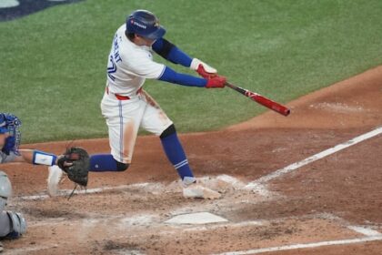 blue-jays-dominate-dodgers-11-4-in-game-1,-make-world-series-history-with-pinch-hit-grand-slam