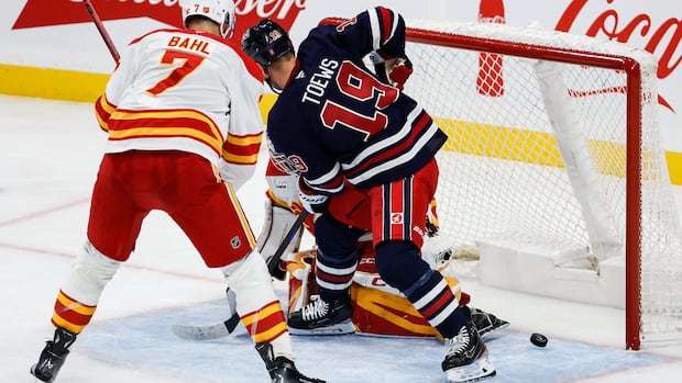 ‘it’s-nice-to-be-on-the-right-side-now’-says-hometown-star-toews-as-jets-slash-flames-in-winnipeg