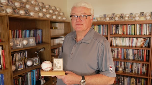 for-canadian-ex-major-leaguers-looking-for-their-baseball-cards,-a-saskatoon-man-is-their-go-to-source