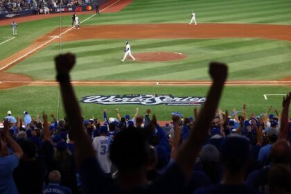 live-updates-|-dodgers-take-early-1-0-lead-over-jays-in-game-2-of-world-series