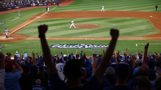 live-updates-|-dodgers-take-early-1-0-lead-over-jays-in-game-2-of-world-series