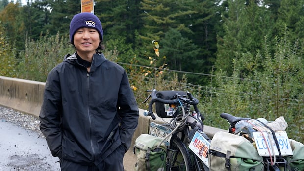 ‘bc.-is-amazing’:-man-cycles-through-squamish-in-epic-journey-across-north-america