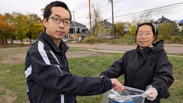 newcomer-family-in-moncton-does-weekly-cleanups-to-show-gratitude